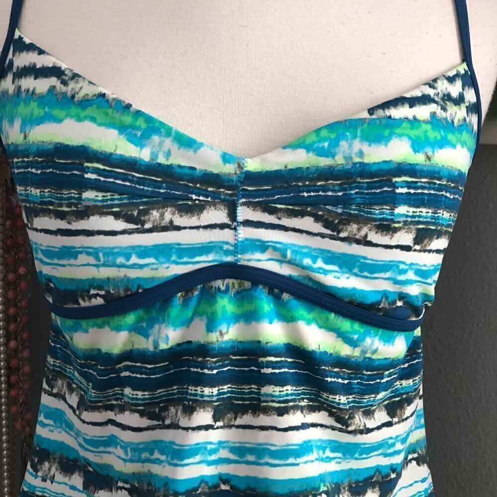 Nike Swim Wave Tankini Top Women's size 10 Blue Green & White Ikat - Picture 4 of 6
